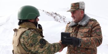 ԶՈՒ ԳՇ պետը այցելել է արևելյան սահմանագոտու դիրքեր