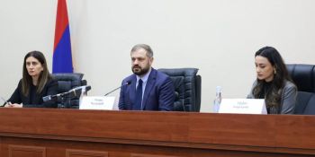 Էկոնոմիկայի նախարարը գործարարների հետ քննարկել է սահմանների ապաշրջափակման տնտեսական հնարավորությունները