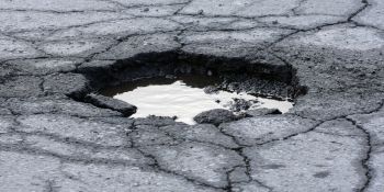 Մայրաքաղաքում ձնամաքրման ընթացքում կիրառվել է միայն աղ, սկսվել են փոսալցման աշխատանքները