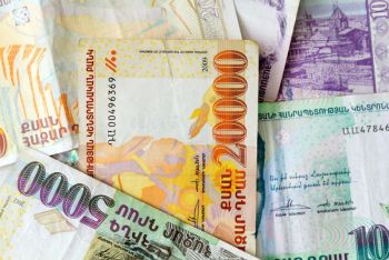Դոլարի,ռուբլու և եվրոյի փոխարժեքները շարունակում են ընկնել. դրամի փոխարժեքն այս պահին